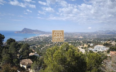 Precioso y acogedor apartamento con vistas panorámicas al mar y las montañas.